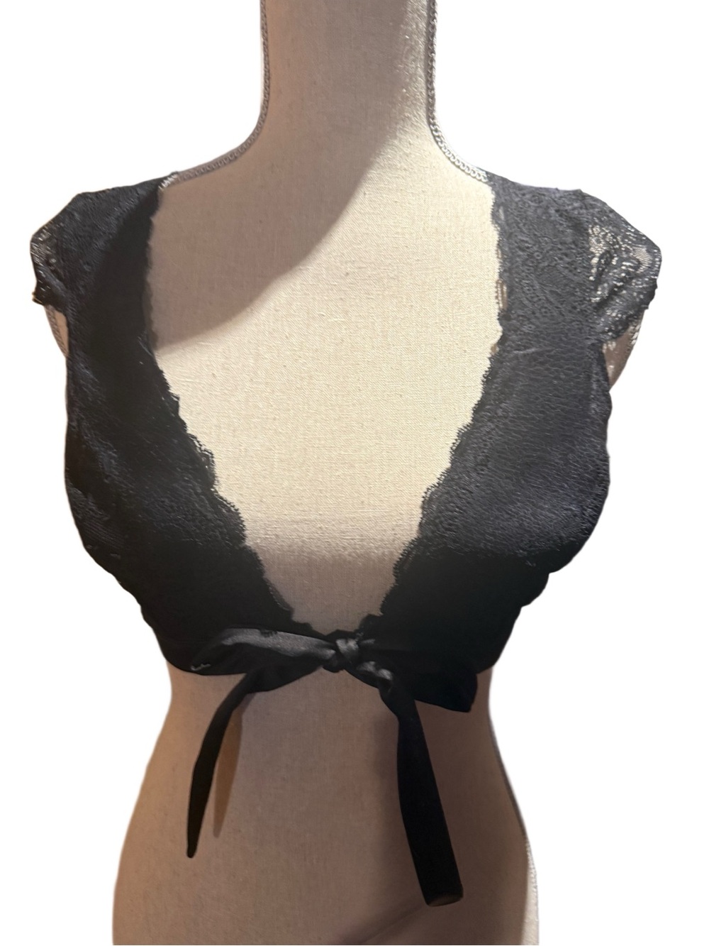 NWT VENUS “For Your Eyes Only” Lace Tie-Front Bralette in Black Size Large (12)